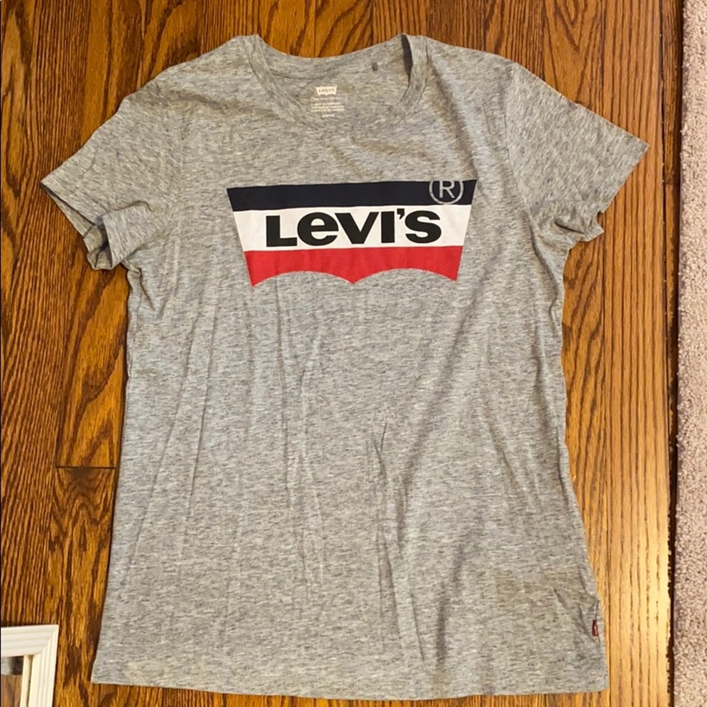 Levi’s t-shirt